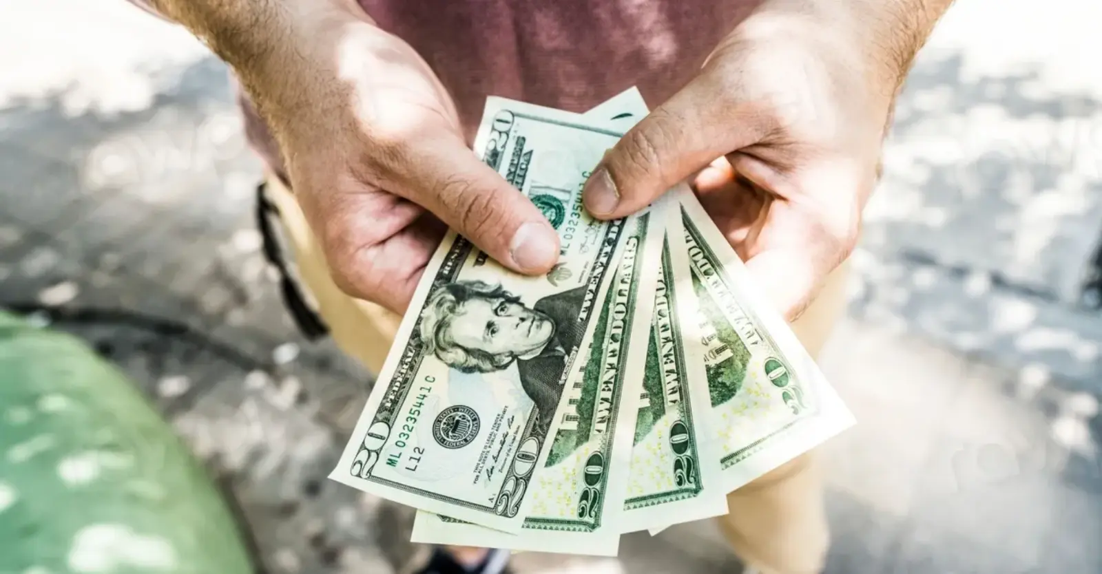 De acuerdo con cifras oficiales, el precio del dólar se ubica en 18.26 pesos, con una depreciación de 20%. Archivo.