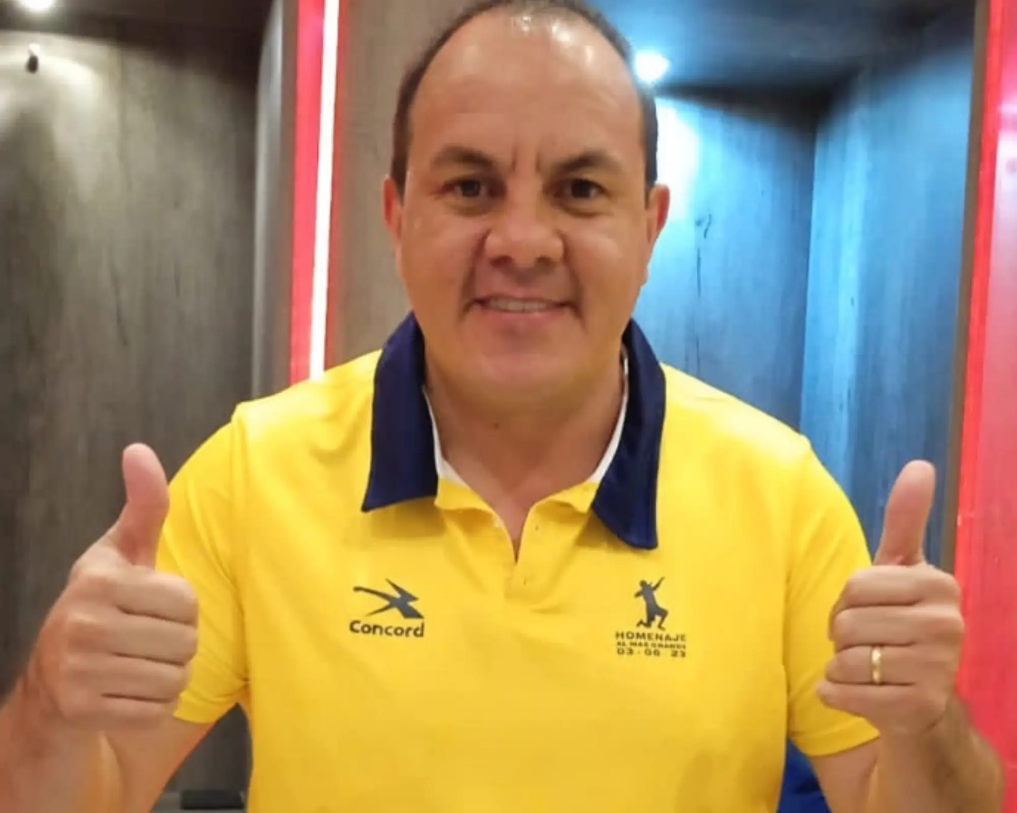 Los micrófonos encendidos del exgobernador dejaron escuchar con claridad los sonidos de las raquetas y pelotas durante el debate legislativo. Archivo.