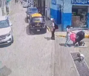 Niño es atropellado en Puebla mientras su madre usaba el celular | VIDEO