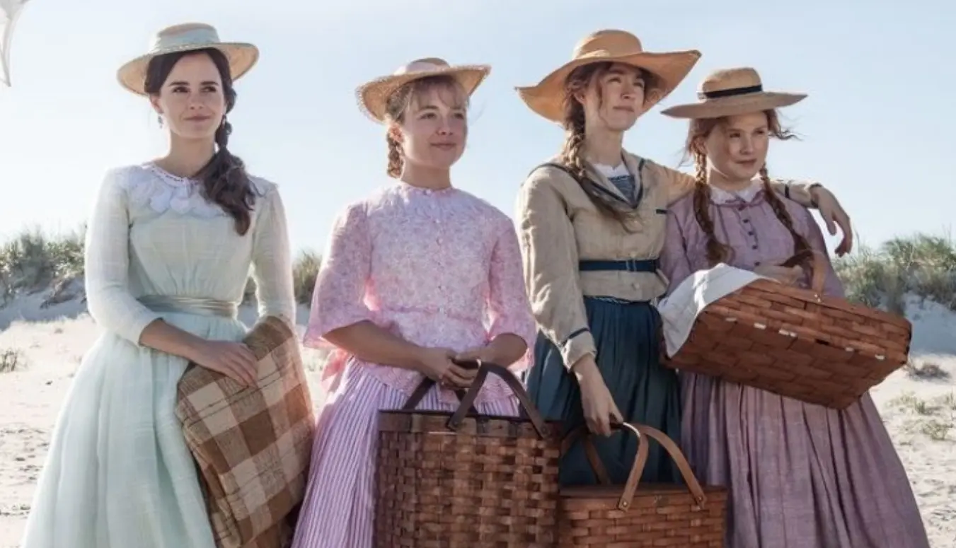 Mujercitas (1 de octubre). Criadas por una madre obstinada, las hermanas Jo, Meg, Beth y Amy lidian con dificultades personales, tragedias familiares y sueños en los EE. UU. del siglo XIX.