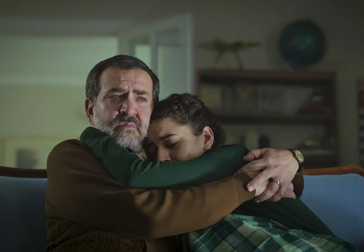 Nadie nos vio partir (15 de octubre). En medio de un divorcio, una madre enfrenta el estigma y una dolorosa separación cuando su esposo se lleva a sus hijos en un conflicto que marcará su vida.