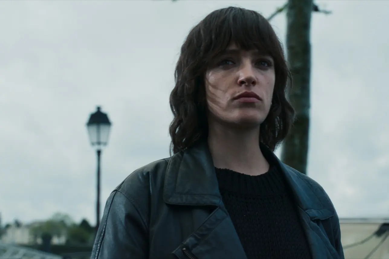 Un fantasma en la batalla (17 de octubre). Una joven guardia civil lo deja todo para hacerse pasar por integrante de ETA con un único objetivo: localizar los escondites de los terroristas en el sur de Francia.<br>