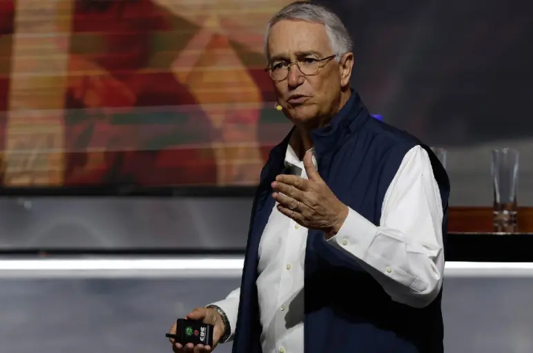 El presidente pidió a la presidenta instalar una Cuartoscuro.