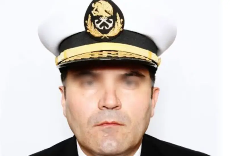 Se le atribuye haber encabezado una estructura en complicidad con otros elementos navales y funcionarios de aduanas.