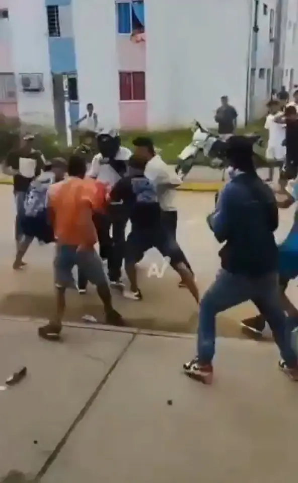 Hombre golpea a su esposa embarazada y testigos lo tunden a golpes Especial