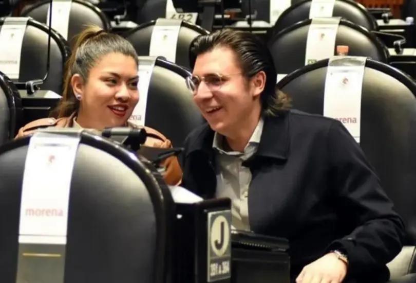 La información no sólo contradice las declaraciones pasadas de su padre, sino que también desató cuestionamientos sobre transparencia y privilegios dentro del Congreso.