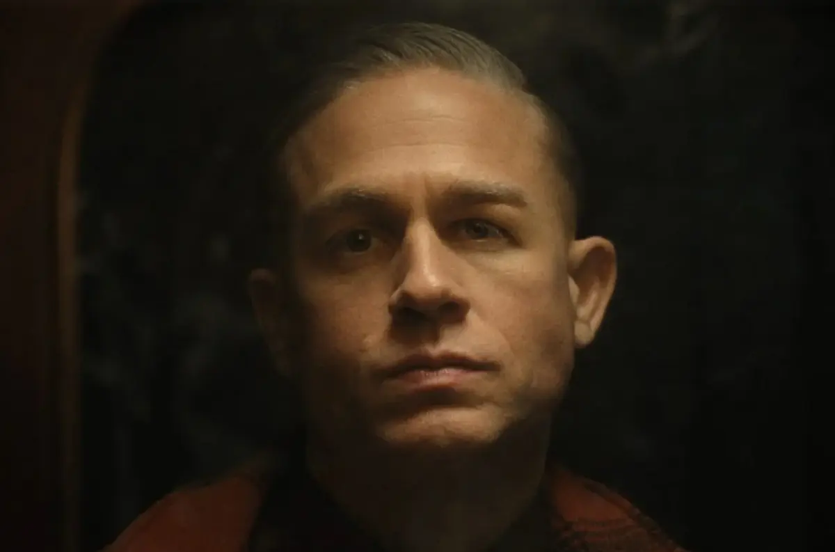 Charlie Hunnam en Especial