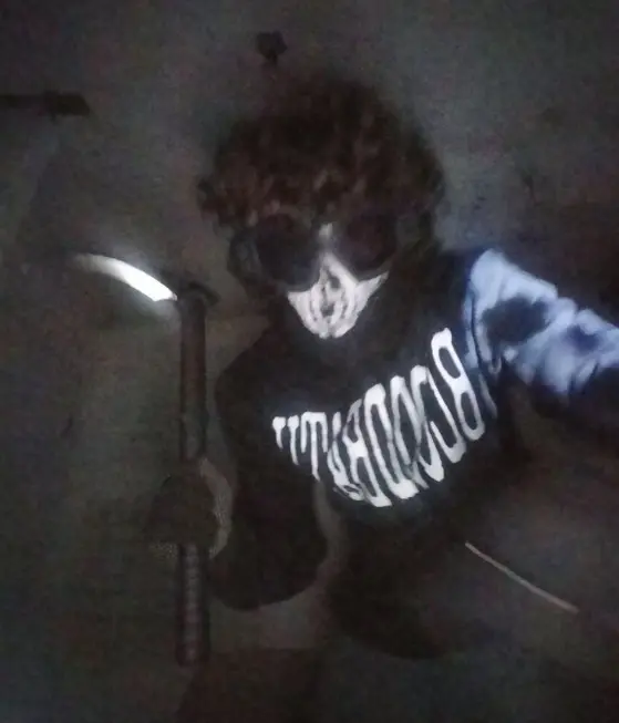 Después del ataque, Ashton intentó quitarse la vida lanzándose desde un edificio. Facebook.