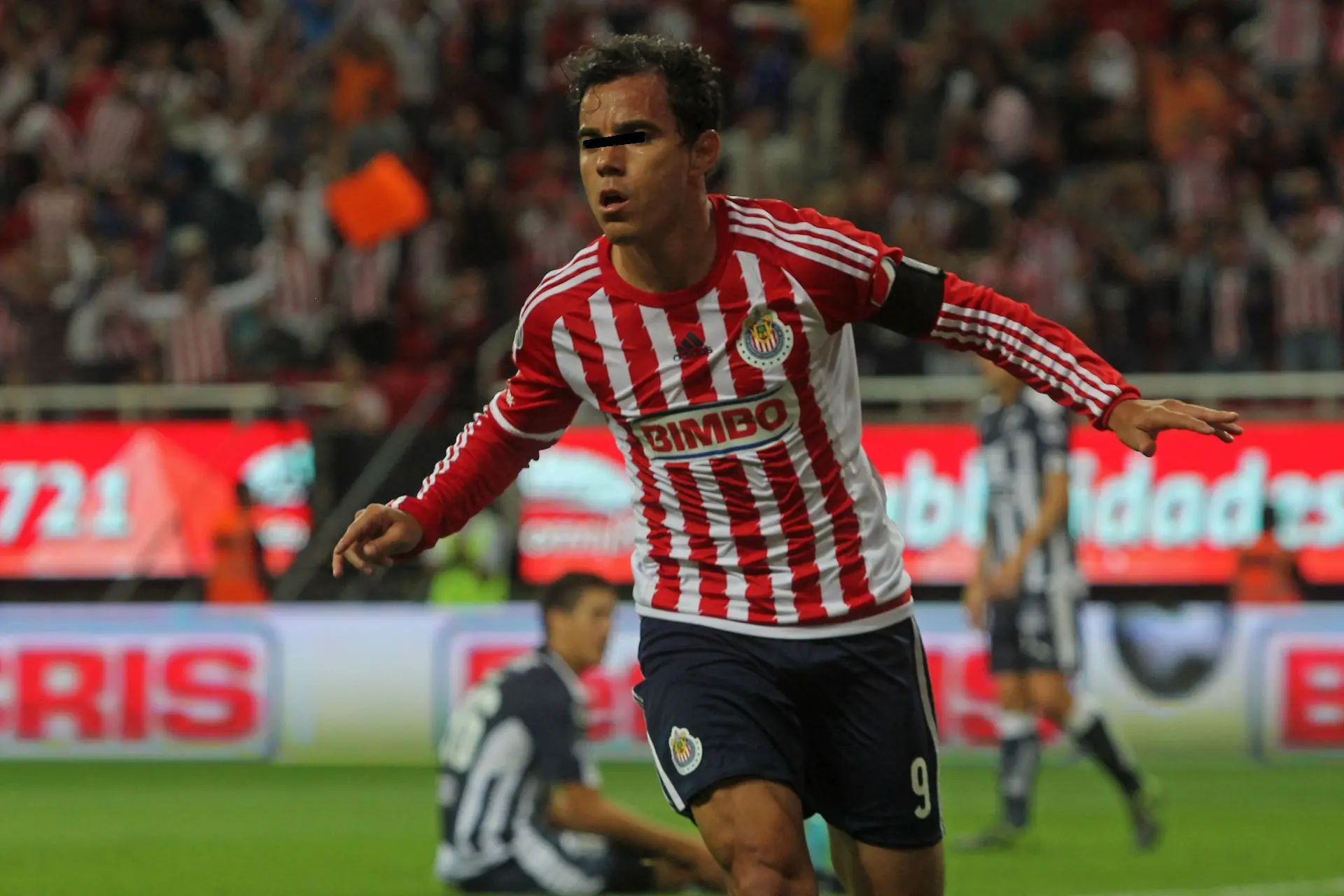 La expareja de Omar Bravo pidió que la dejen de asociar con la denuncia del exfutbolista. Especial