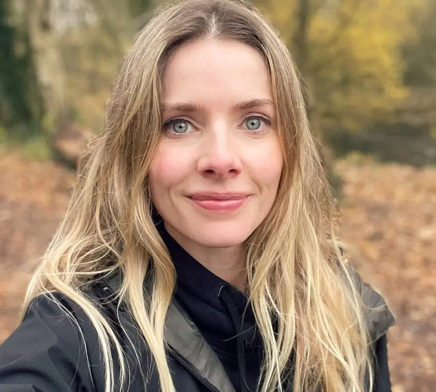 Hoy en día, tiene 35 años, está casada con el actor Russ Bain y tienen dos hijos.