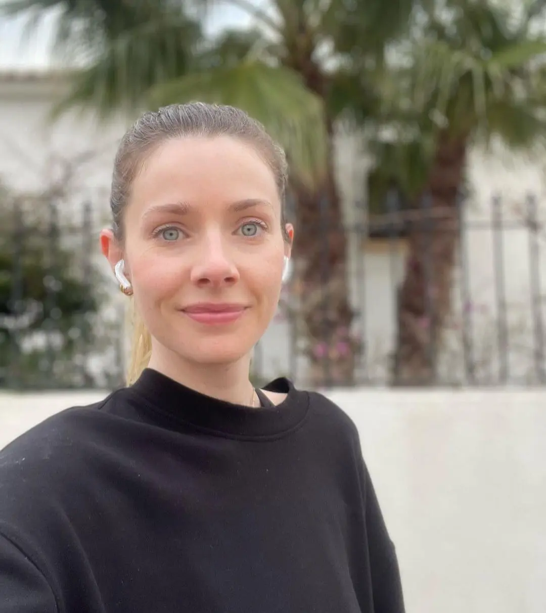 Obtuvo el papel de Wendy gracias a que sus abuelos vieron un anuncio en televisión.