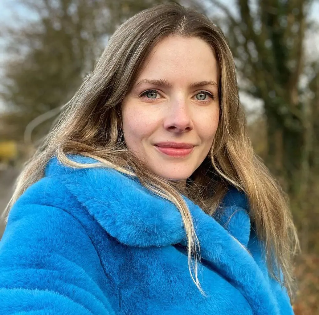 Rachel combinó su carrera de actuación con el modelaje.