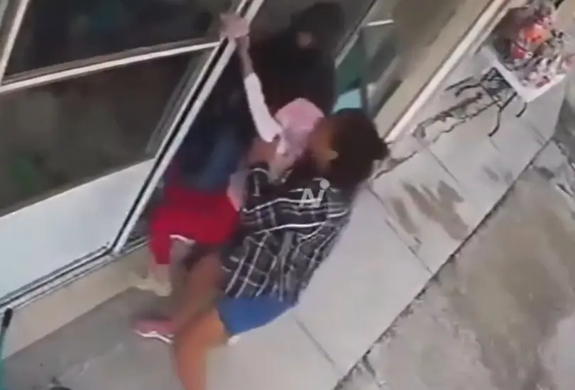 Se llevan a dos niños en segundos: video del presunto secuestro en lavandería de Ixtlahuaca Se llevan a dos niños en segundos: video del presunto secuestro en lavandería de Ixtlahuaca