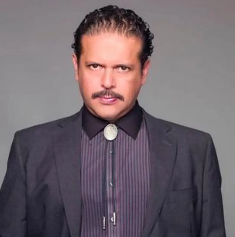 Ahora tiene 48 años. Ha trabajado en series como 'Señora Acero' y 'El Chema'.