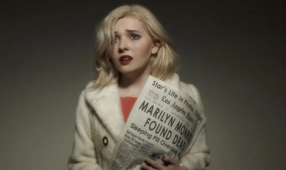 Es muy activa en redes sociales, especialmente en Instagram, donde cuenta con más de medio millón de seguidores.