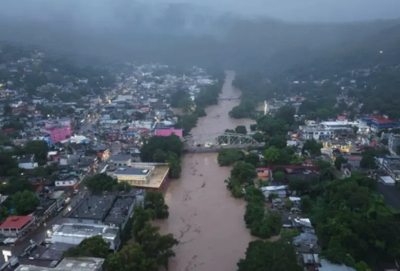Hay miles de afectados por inundaciones, deslaves y otros daños. Hay miles de afectados por inundaciones, deslaves y otros daños.