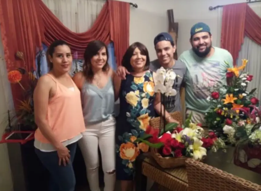 Omar Bravo y su familia. Especial