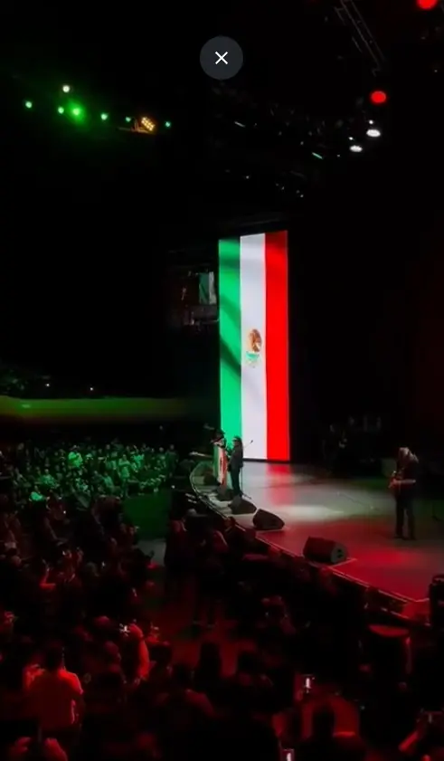 A pesar del incidente, el concierto sinfónico se reanudó con éxito y concluyó sin más percances. Captura de pantalla.
