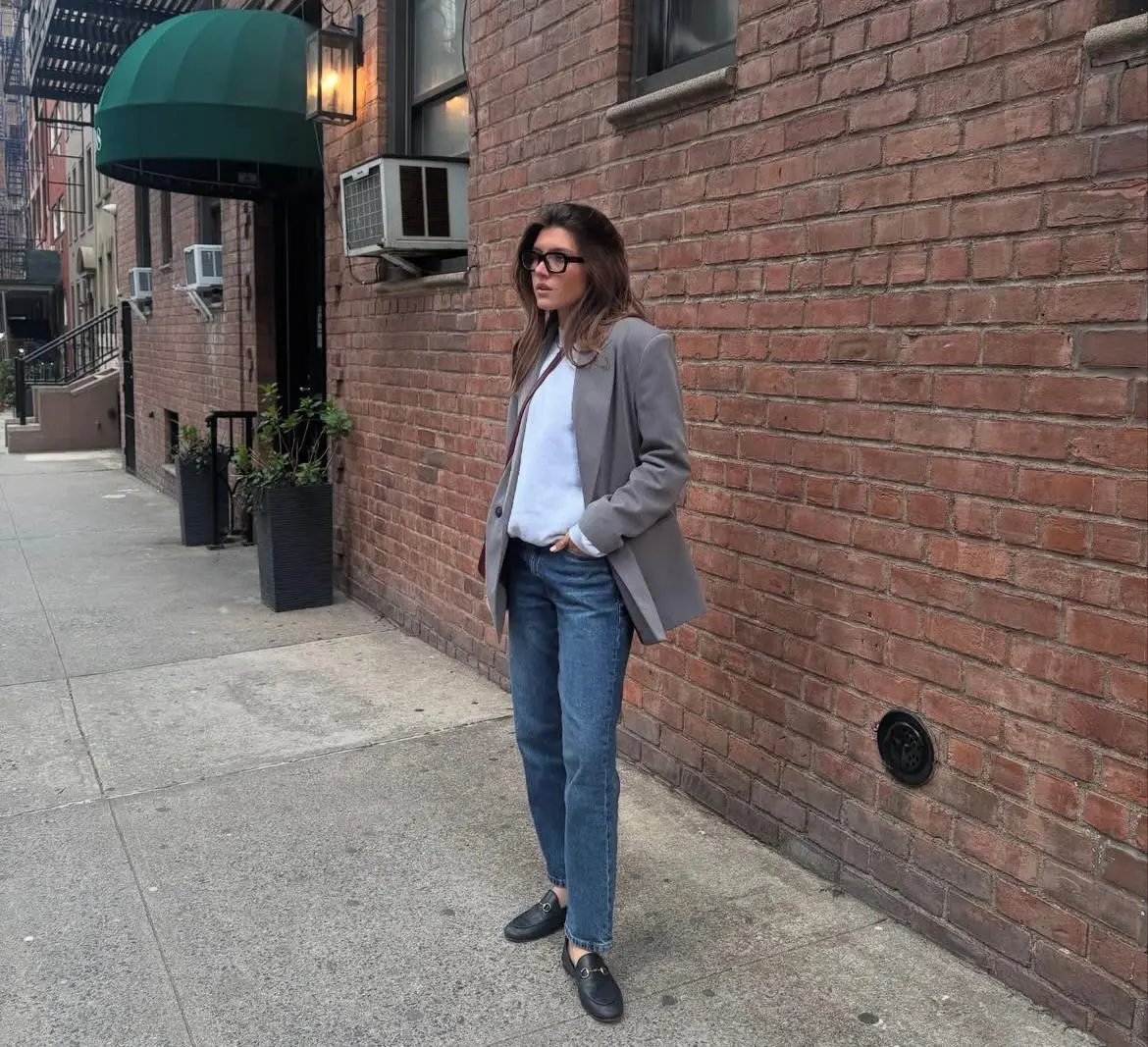 En 2009 sus padres se casaron y en 2011 nació su hermana Victoria.