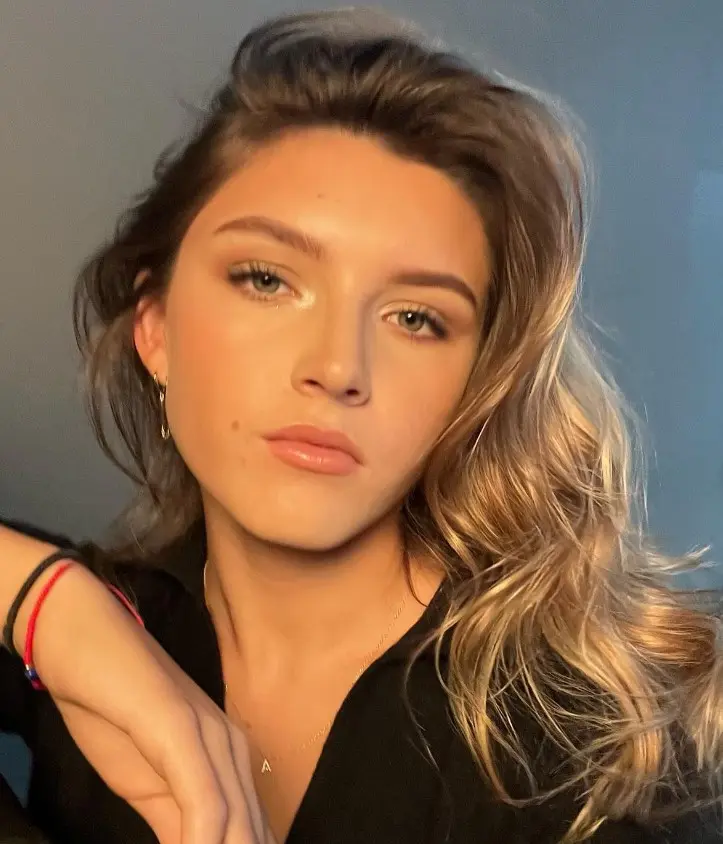 Fue parte de un pódcast con su familia llamado 'En familia con los Mayer'.