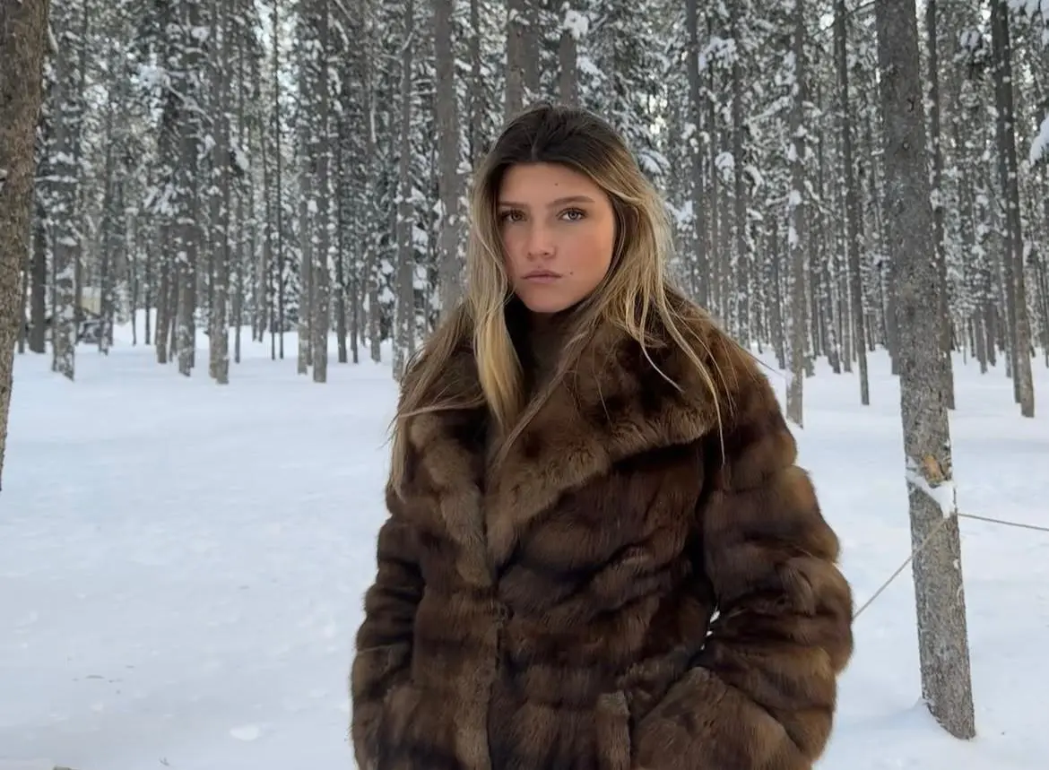 Además de su trabajo como actriz, Antonia Mayer se ha posicionado en redes sociales como una influencer de moda.