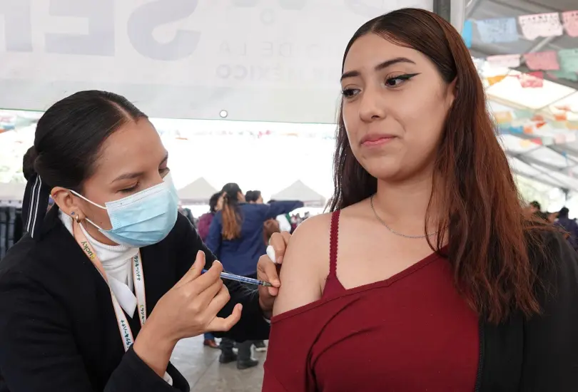 Las vacunas están disponibles de manera gratuita en todas las unidades médicas del IMSS, ISSSTE y Secretaría de Salud.