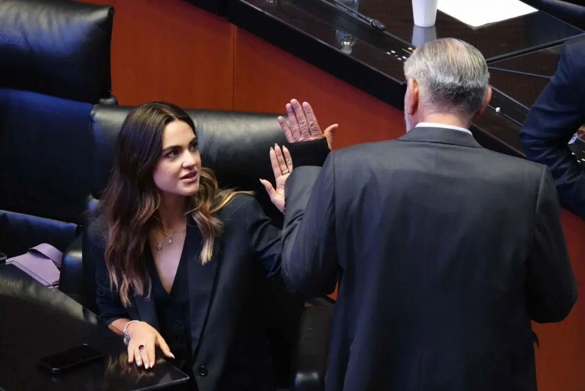 Adán Augusto López junto a Andrea Chávez. Cuartoscuro.