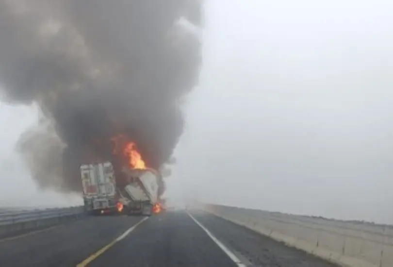 "¡No veo, ayúdenme!": trailero queda ciego tras choque en la autopista Puebla-Córdoba | VIDEO "¡No veo, ayúdenme!": trailero queda ciego tras choque en la autopista Puebla-Córdoba | VIDEO