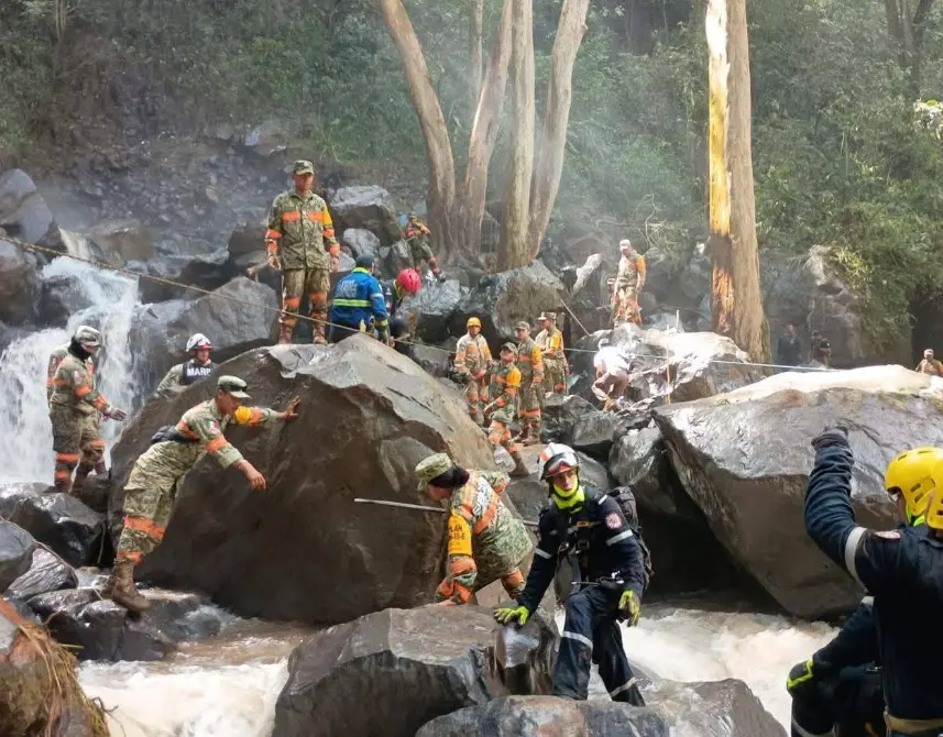 El número de fallecidos por deslaves en Puebla ascendió a 15 personas. Facebook.