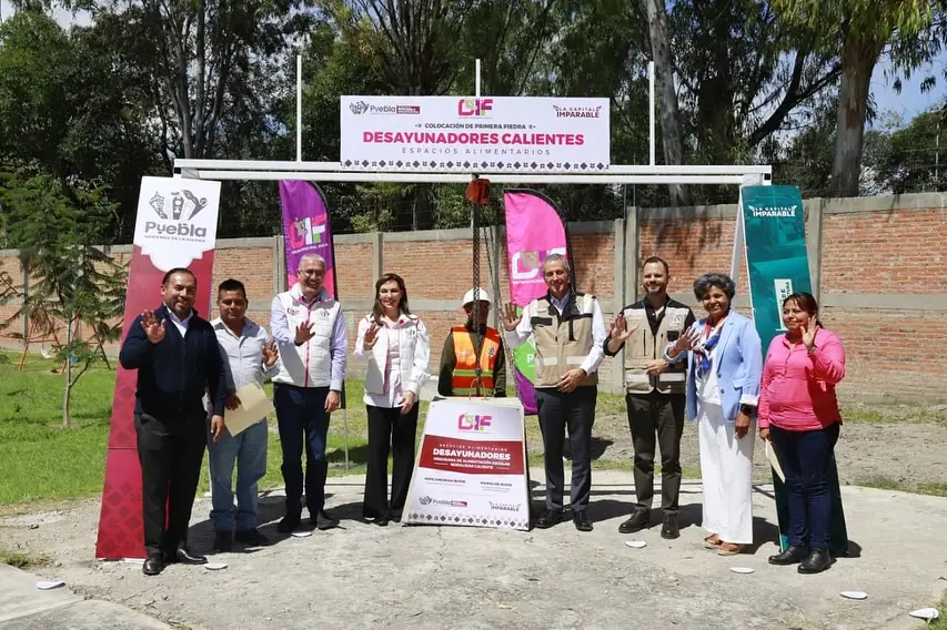 Como parte de la Estrategia Nacional y Estatal del programa de alimentación Desayunos Escolares Calientes. FB: DIF Puebla Capital .