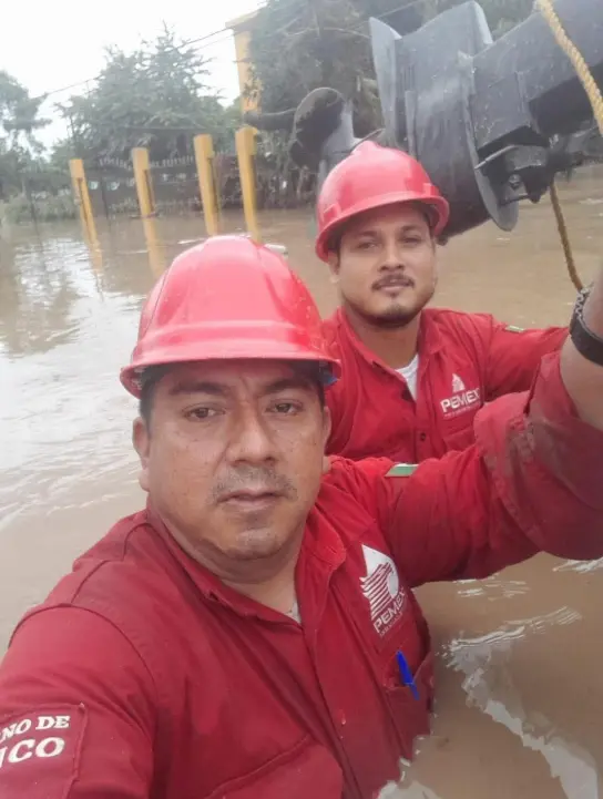 El desbordamiento del río Cazones afectó más de una decena de colonias en Poza Rica, dejando cientos de casas bajo el agua, pérdidas materiales y al menos varias víctimas mortales. X.