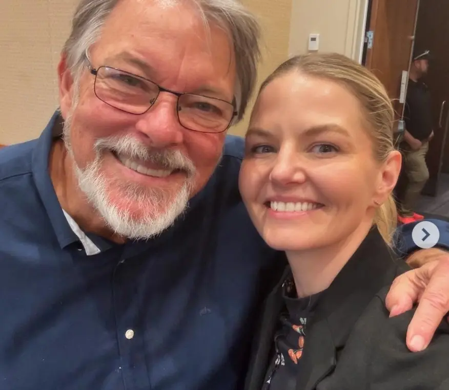 Tuvo otros romances con famosos como Amaury Nolasco y Sebastian Stan.