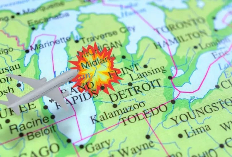 Tres mexicanos murieron en un accidente aéreo en Michigan; autoridades investigan las causas. Tres mexicanos murieron en un accidente aéreo en Michigan; autoridades investigan las causas.