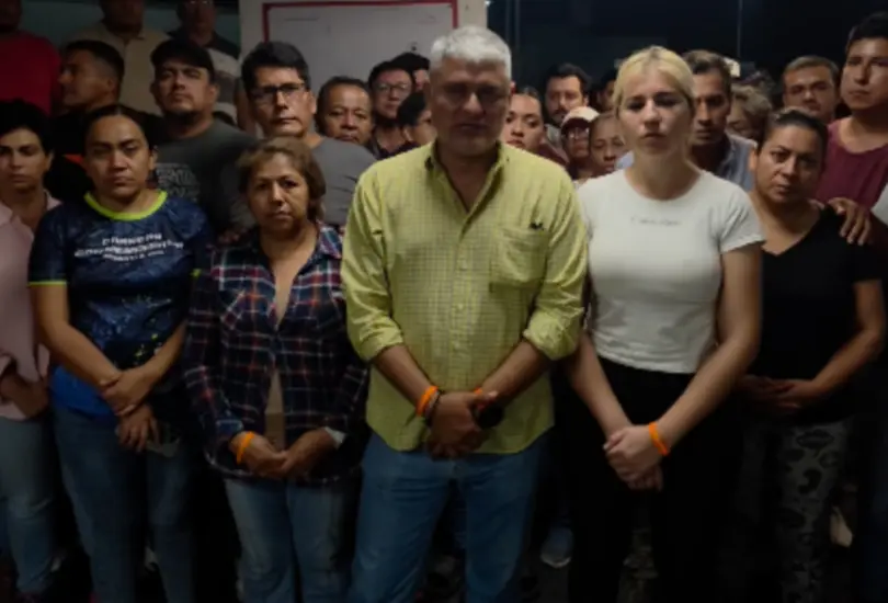 Los agresores los despojaron de una camioneta, así como de equipo fotográfico y teléfonos celulares. Los agresores los despojaron de una camioneta, así como de equipo fotográfico y teléfonos celulares.