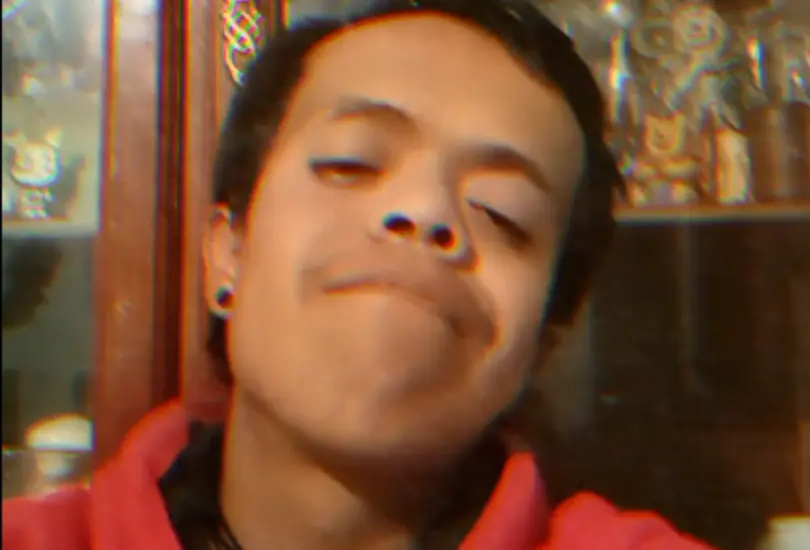 El hallazgo conmocionó a la comunidad local, pues el bailarín era reconocido por su carisma.