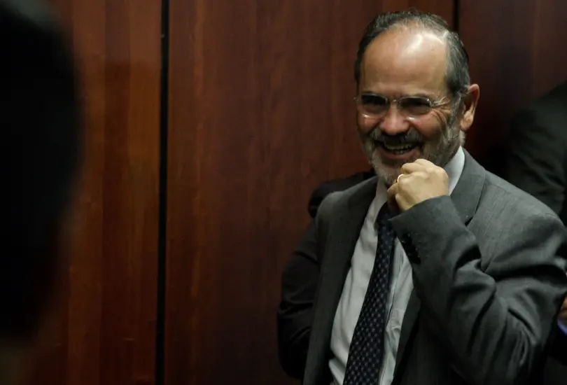 El senador presumió su tarjeta del Bienestar. El senador presumió su tarjeta del Bienestar.