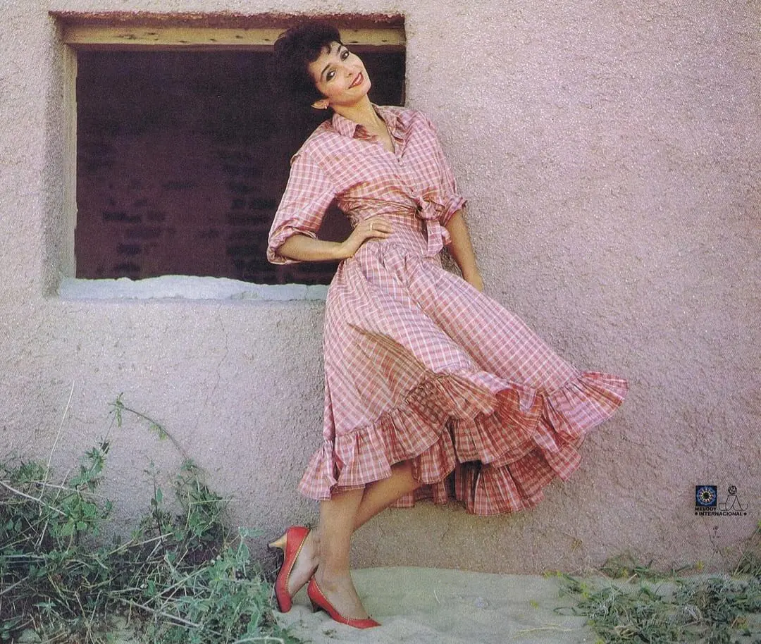 Con el dinero obtenido de su primer proyecto, Ana invirti&oacute; en su formaci&oacute;n, tomando clases de danza, arte dram&aacute;tico, dicci&oacute;n y pantomima.