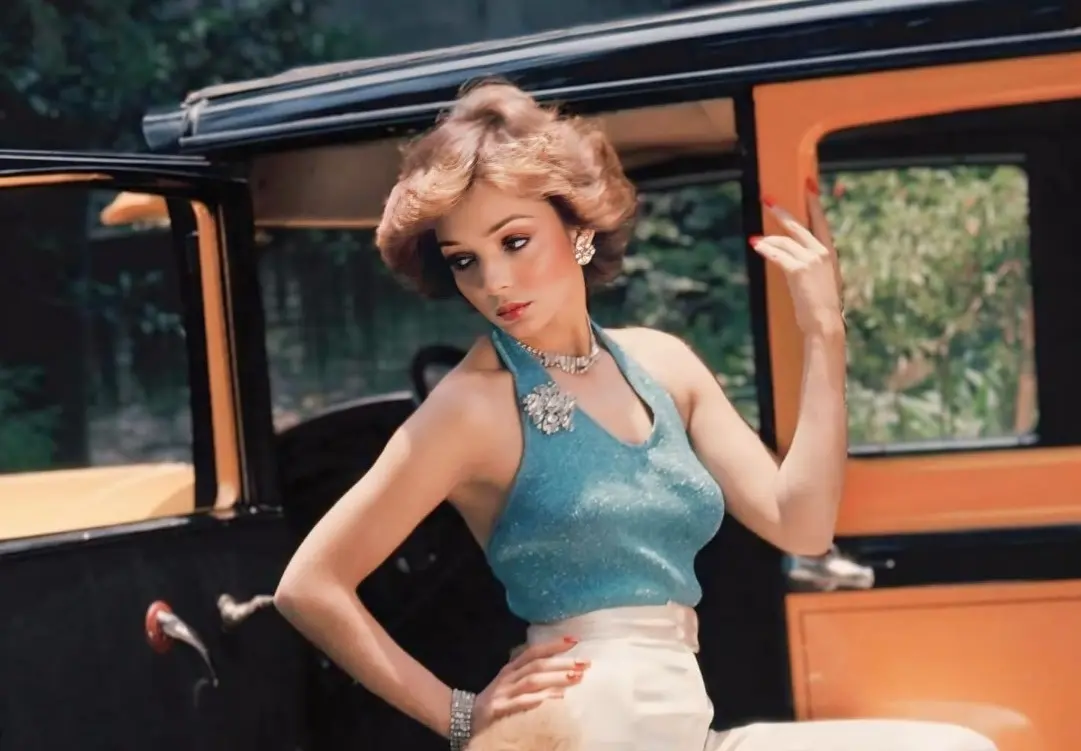 Creci&oacute; en un ambiente rodeado de figuras destacadas del entretenimiento mexicano, como Agust&iacute;n Lara, To&ntilde;a la Negra y Pedro Infante, quienes fueron sus padrinos de bautizo.