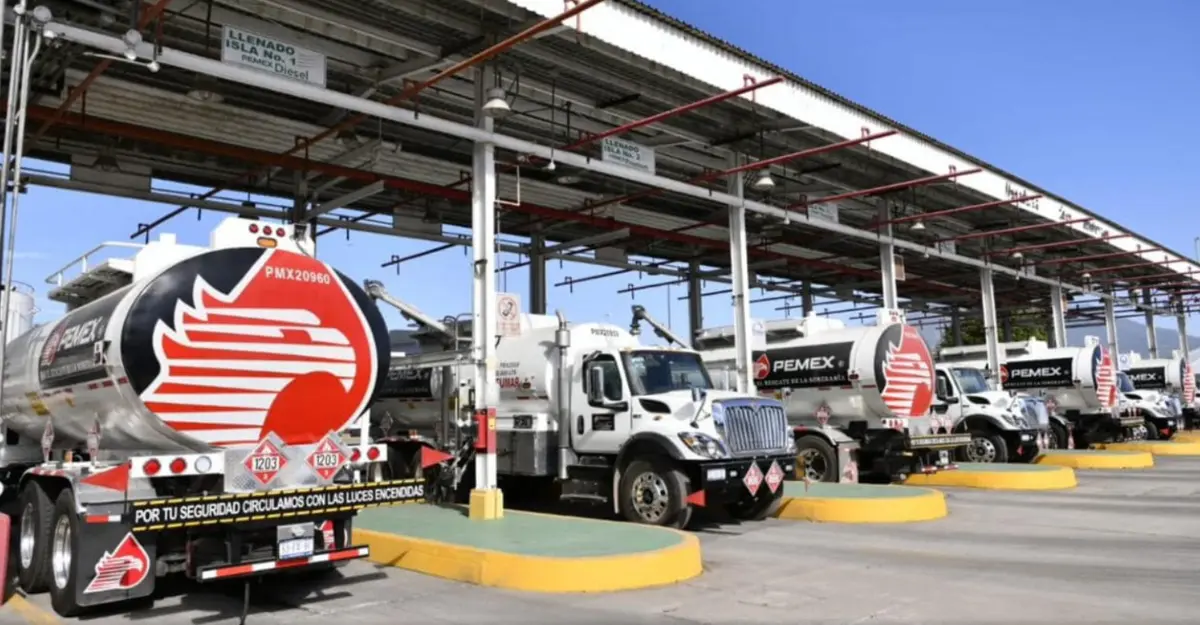 Punto de distribución de combustibles de Pemex. Especial