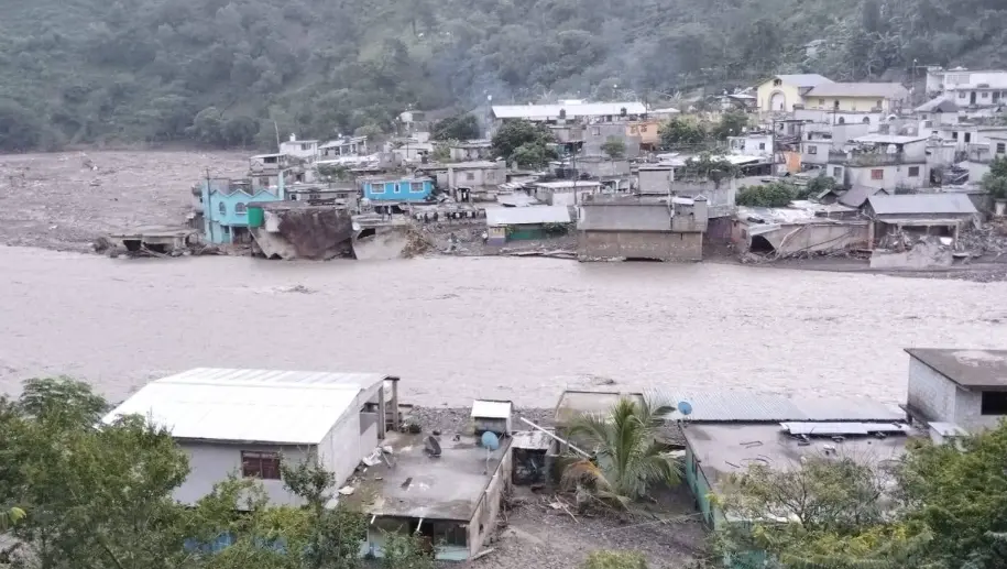La comunidad, que se encontraba a 46 minutos en auto de Tianguistengo, quedó sepultada bajo el lodo. Facebook.