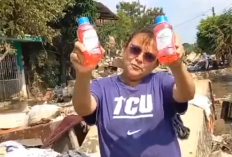 "[Nos ayudar&aacute;n] para el "ligero" susto por el "ligero" desbordamiento del r&iacute;o", dijo la mujer afectada en un tono sarc&aacute;stico.