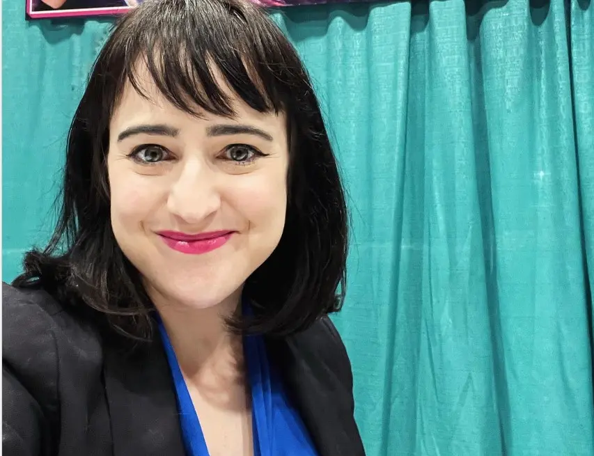 Al igual que Matilda, durante su adolescencia Mara se refugió en la literatura y escribía relatos en sus tiempos libres.<br>