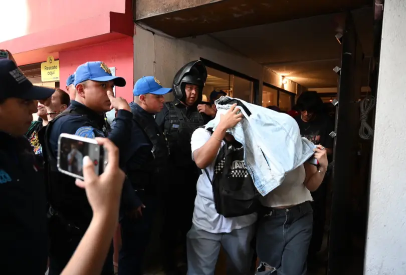 Hallan posible red de trata de personas en fiesta clandestina de la colonia Juárez, CDMX Hallan posible red de trata de personas en fiesta clandestina de la colonia Juárez, CDMX