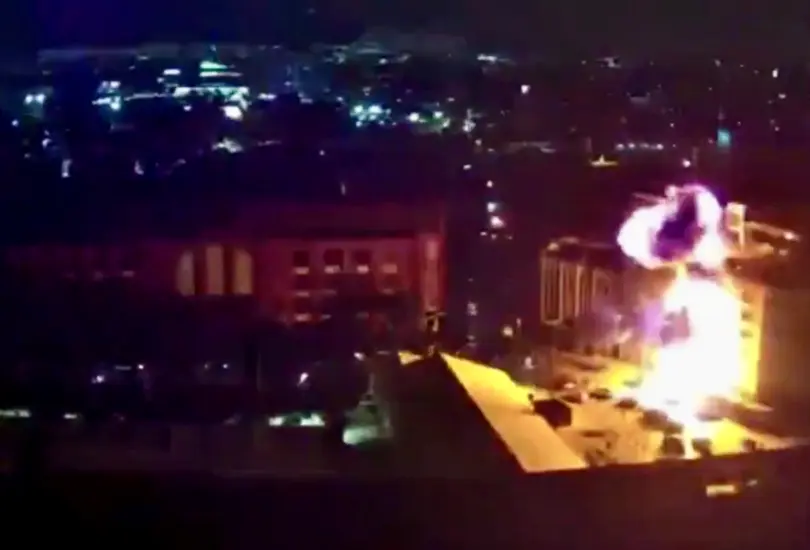 Captan explosión en restaurante frente al Monumento a la Revolución | VIDEO Captan explosión en restaurante frente al Monumento a la Revolución | VIDEO