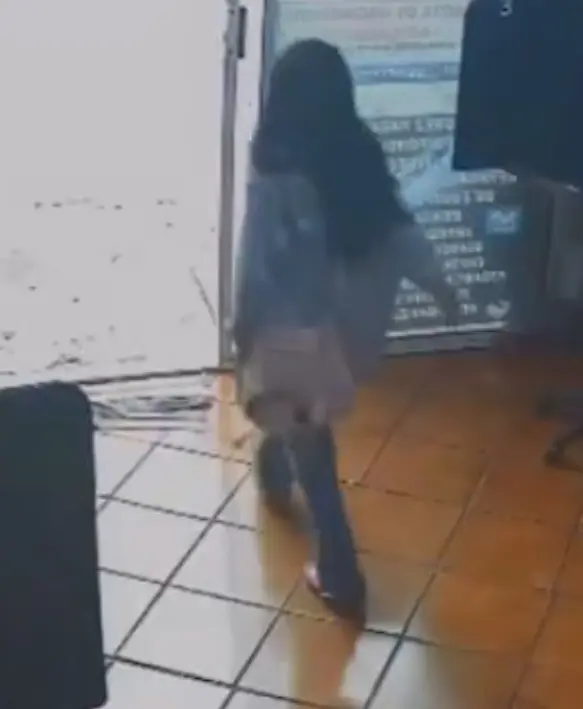 Según los primeros reportes, un amigo avisó a Jaqueline que Kimberly había salido a sacar copias y un helado. X.