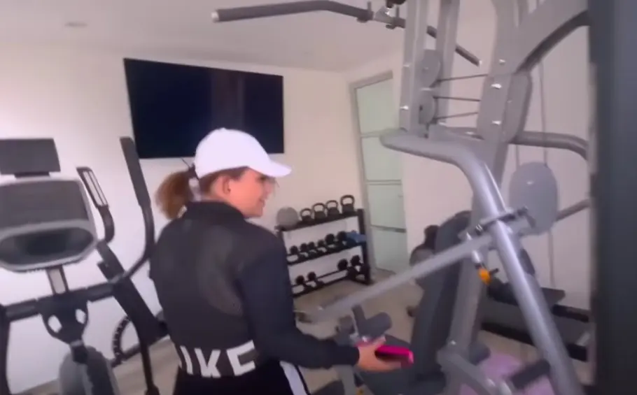 Su hermano, Fredy Ordaz 'Lapizito', también ha dado recorridos por la casa de su hermana para su canal de YouTube.