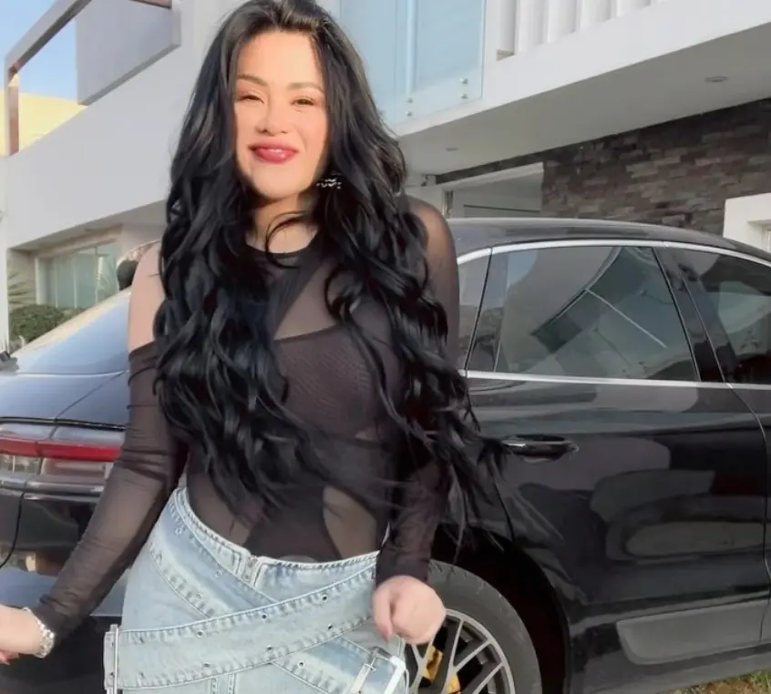 En más de una ocasión ha presumido que vive en una lujosa residencia y no en un departamento como otras famosas.