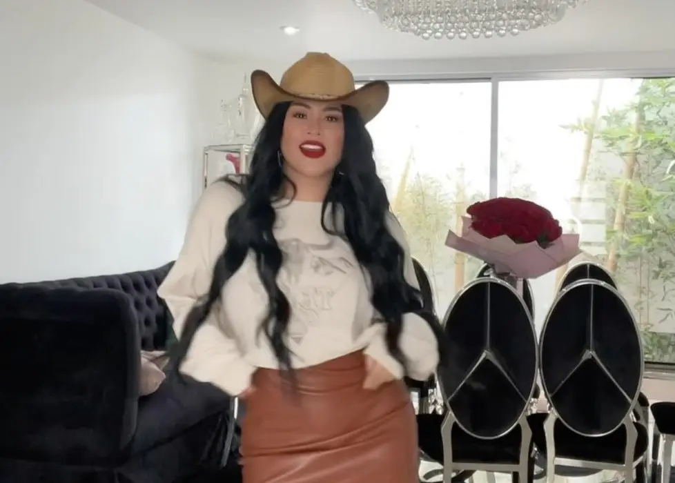 Su hogar se encuentra en un exclusivo condominio donde solo hay pocas casas.