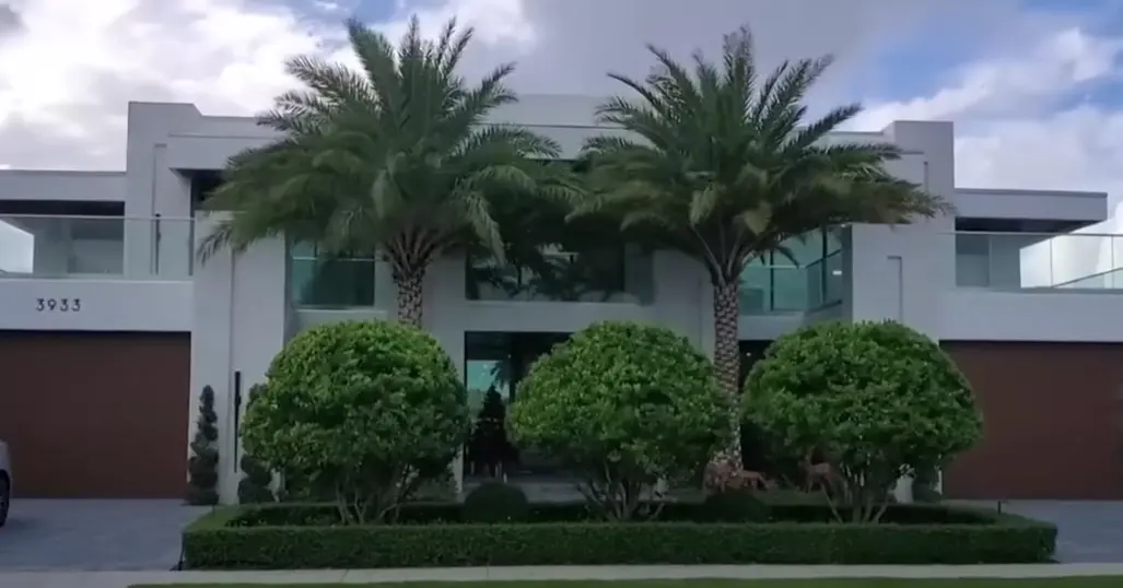 Gomita vive en una lujosa mansión ubicada en la Ciudad de México.