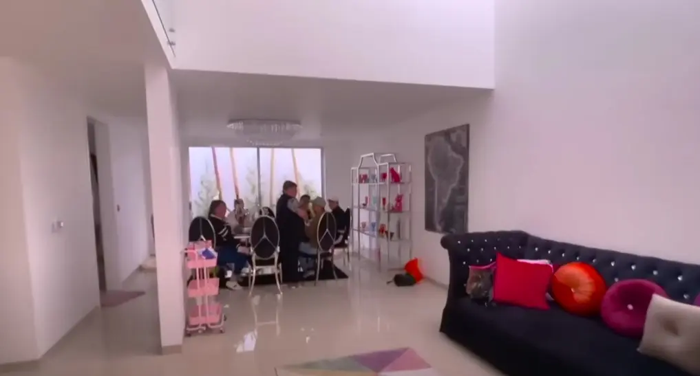 Gracias a su éxito en redes, ha podido comprarse una lujosa casa.